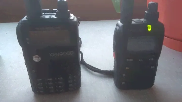 Yaesu vx-2r Kenwood TH-F7E