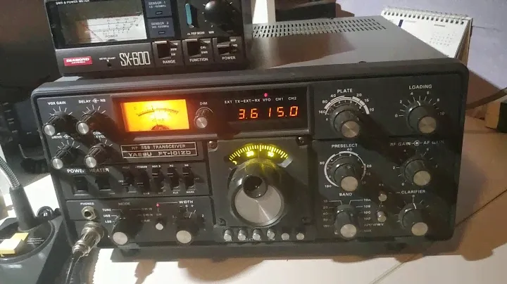 Cargando un Yaesu FT-101ZD