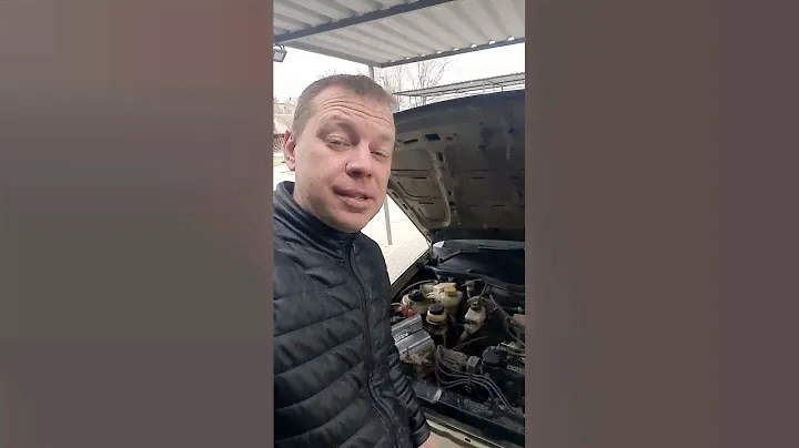 Разрядился аккумулятор в автомобиле,  пытаюсь зарядить но наверное лучше купить новый аккумулятор!