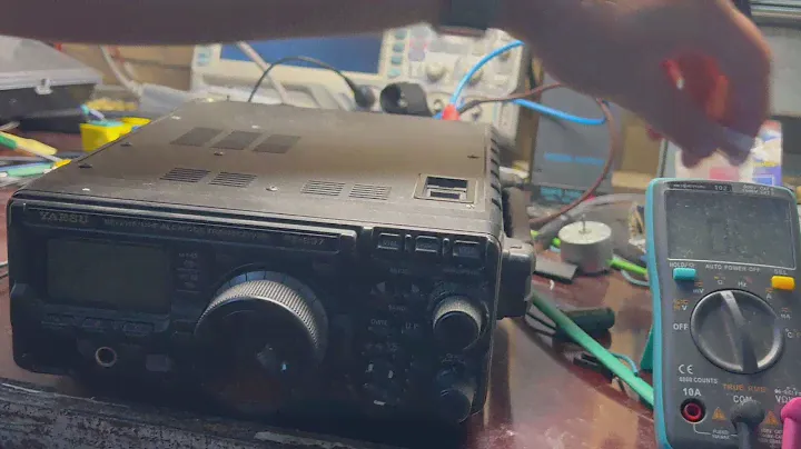 Трансивер YAESU FT-897 все тот же старенький? А дисплей новенький:)