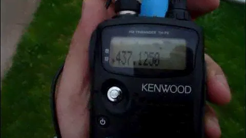 MOV01062 KENWOOD TH-F6A LUSAT LO-19 SAT CW TELEM   Satellite hamradio  Yaesu FT-847