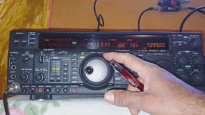 Yaesu FT-1000MP MARK-V Field HF Transceiver  scanning 20 meterband