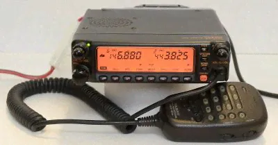 Yaesu FT-8100R 2m/70cm кросс-ретранслятор