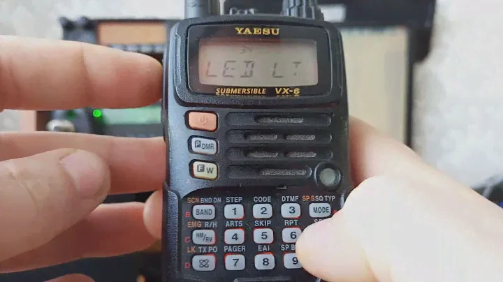 Yaesu VX-6 34-й пункт меню - загорается лампочка, для чего?