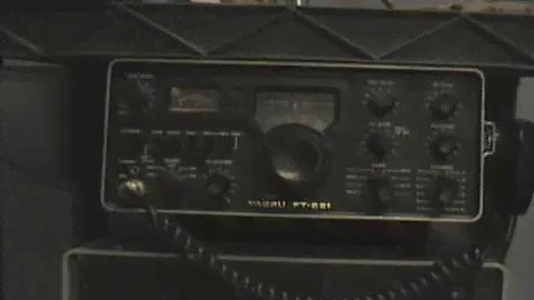 YAESU FT 221